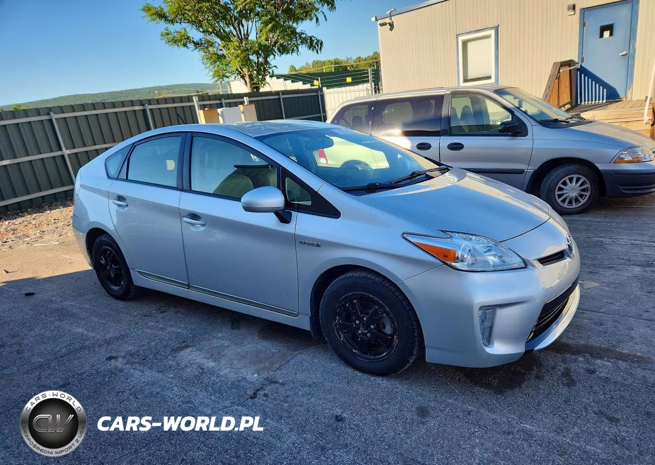 2013 Toyota Prius Four VIN:JTDKN3DU6D1728365 - 4