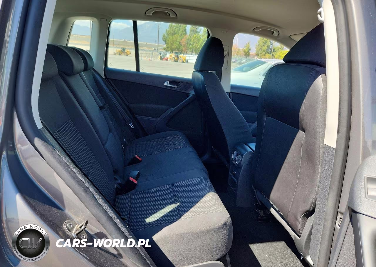 2011 Volkswagen Tiguan S VIN:WVGAV7AX3BW525141 - 10