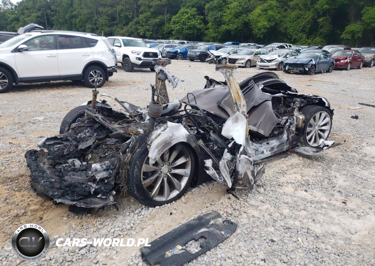 2013 Tesla Model S VIN:5YJSA1DP5DFP03491 - 3