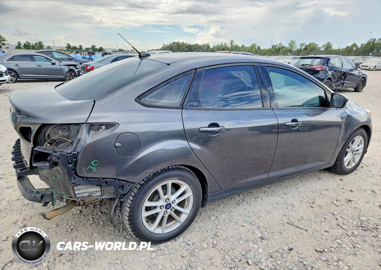 2015 Ford Focus Se VIN:1FADP3F29FL340686 - 3