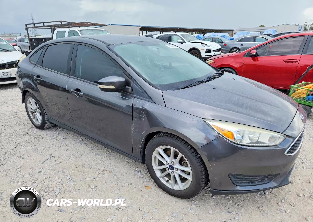 2015 Ford Focus Se VIN:1FADP3F29FL340686 - 4