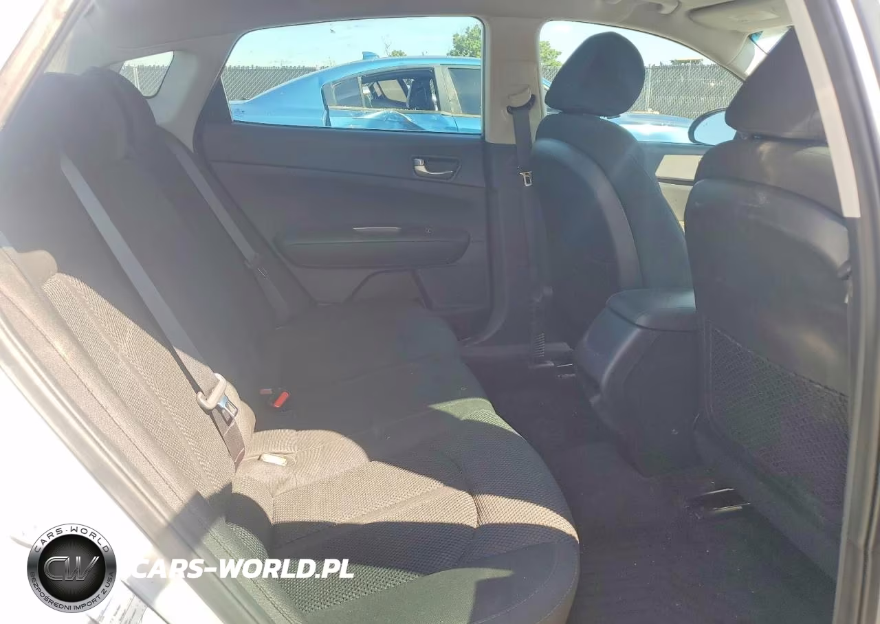 2019 Kia Optima Lx VIN:5XXGT4L35KG348865 - 10
