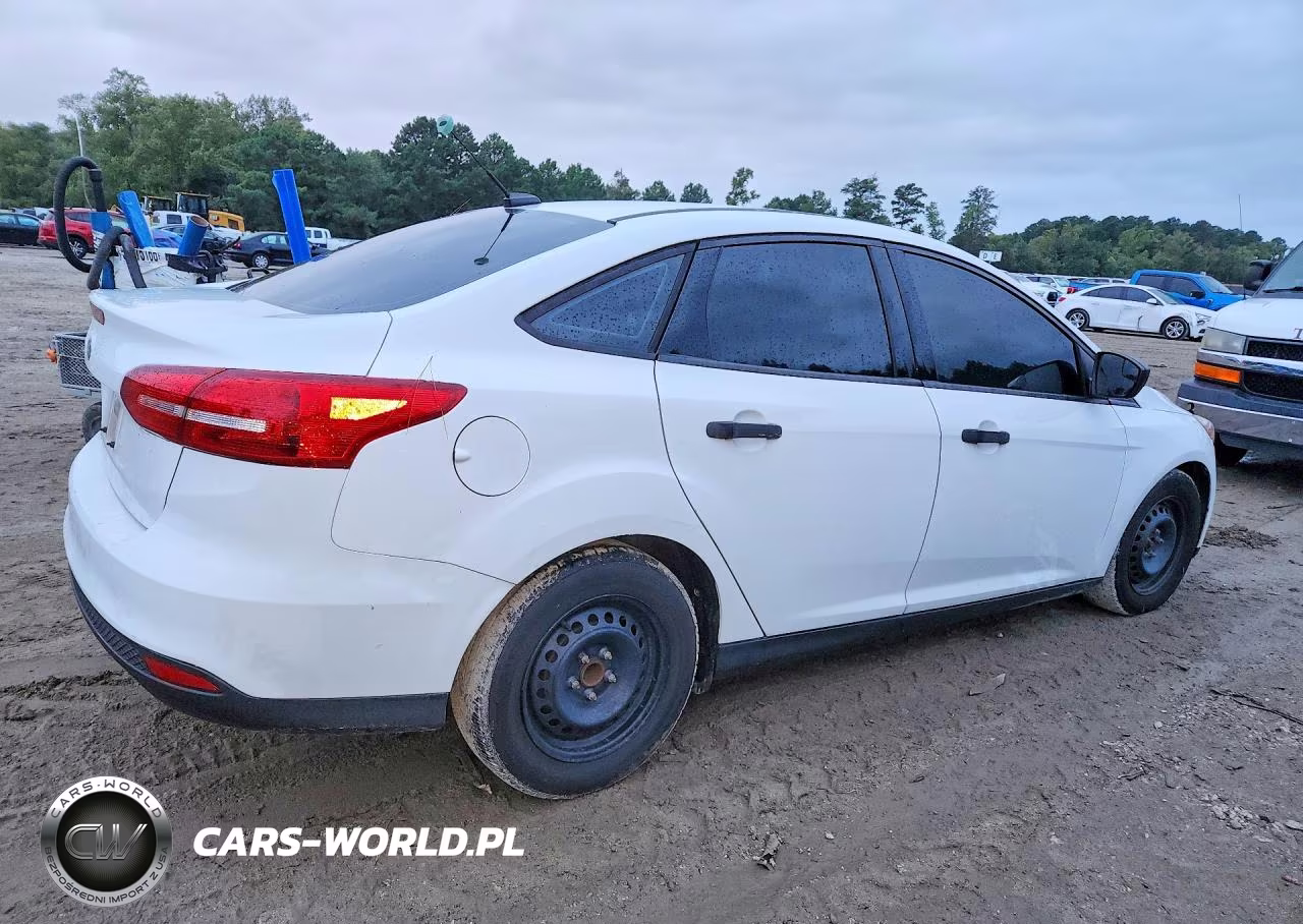 2017 Ford Focus S VIN:1FADP3E25HL257700 - 3