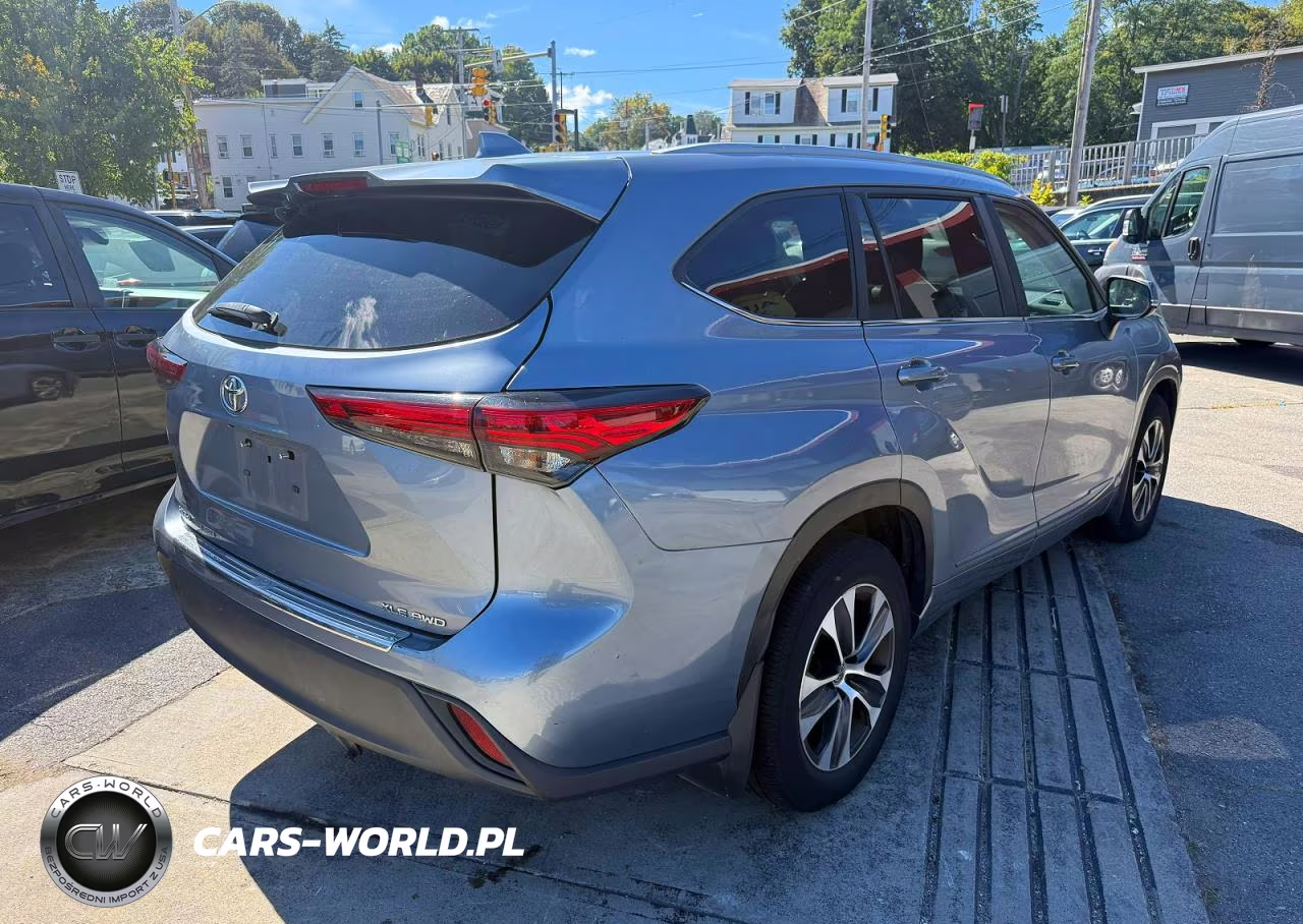 2023 Toyota Highlander Xle VIN:5TDKDRBHXPS021904 - 3