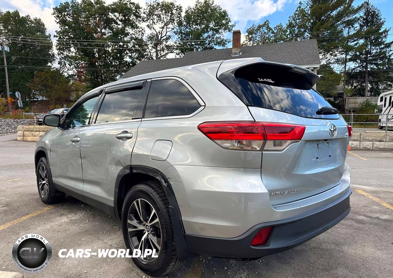 2019 Toyota Highlander Le VIN:5TDBZRFH5KS703478 - 2