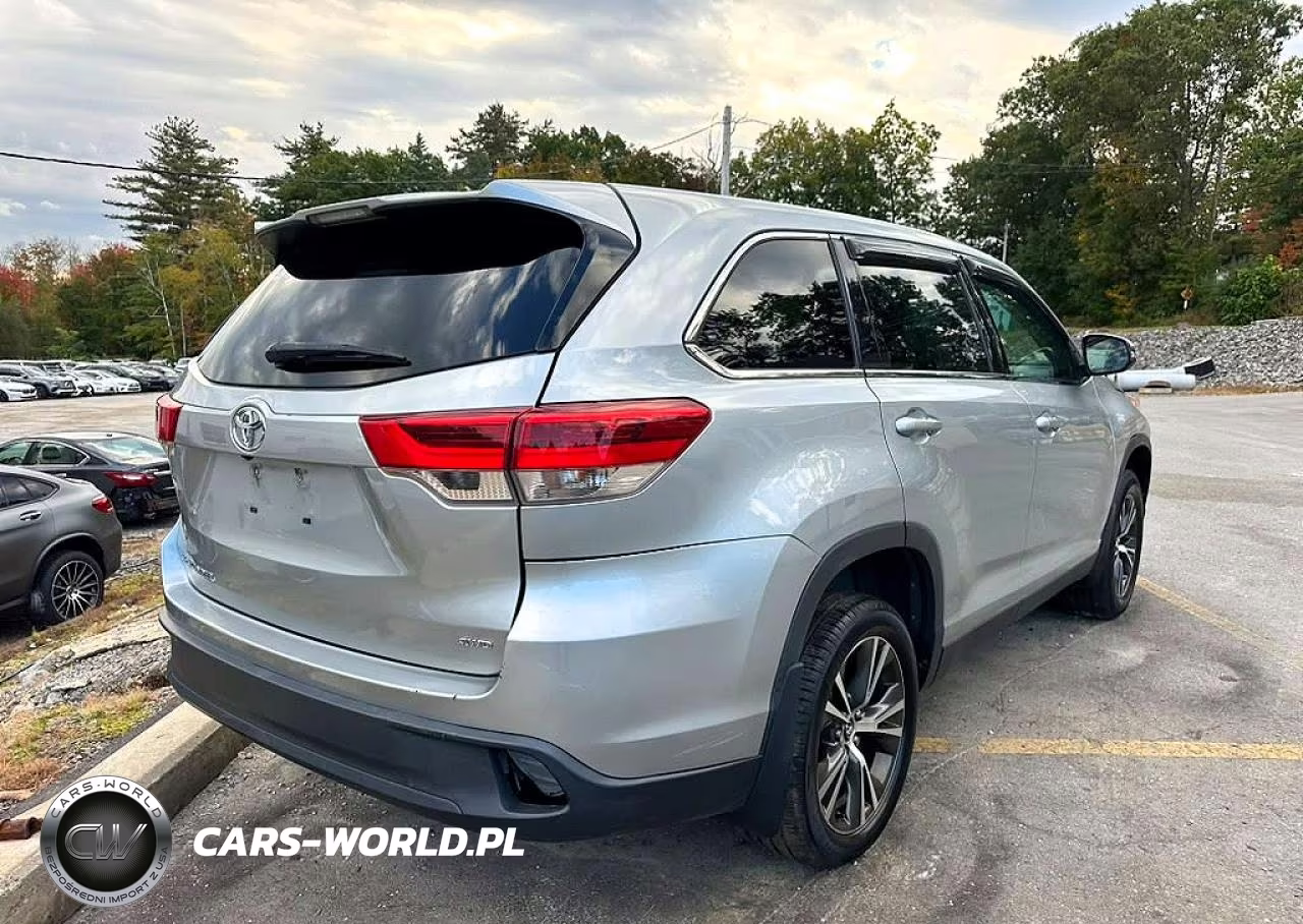 2019 Toyota Highlander Le VIN:5TDBZRFH5KS703478 - 3