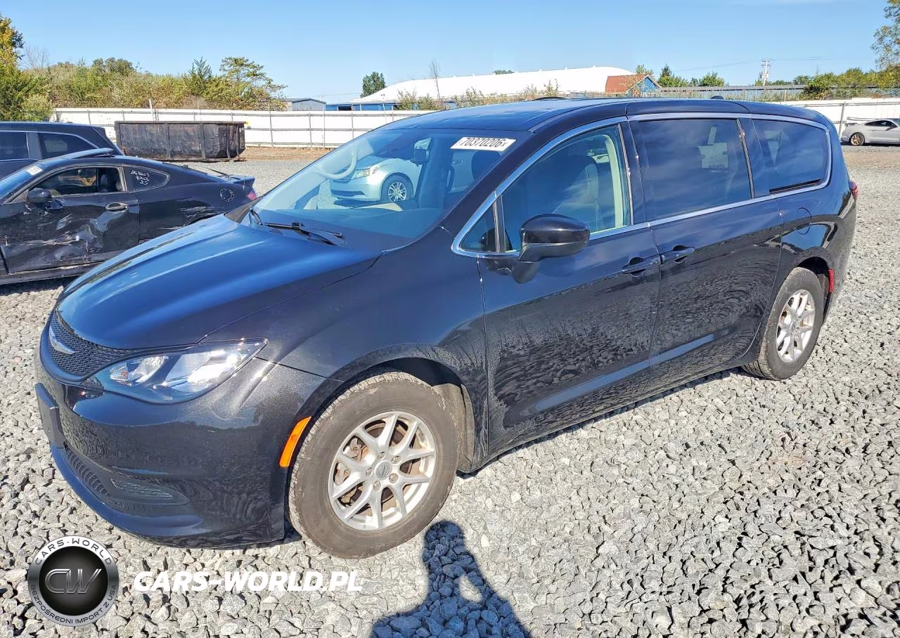 2023 Chrysler Voyager Lx