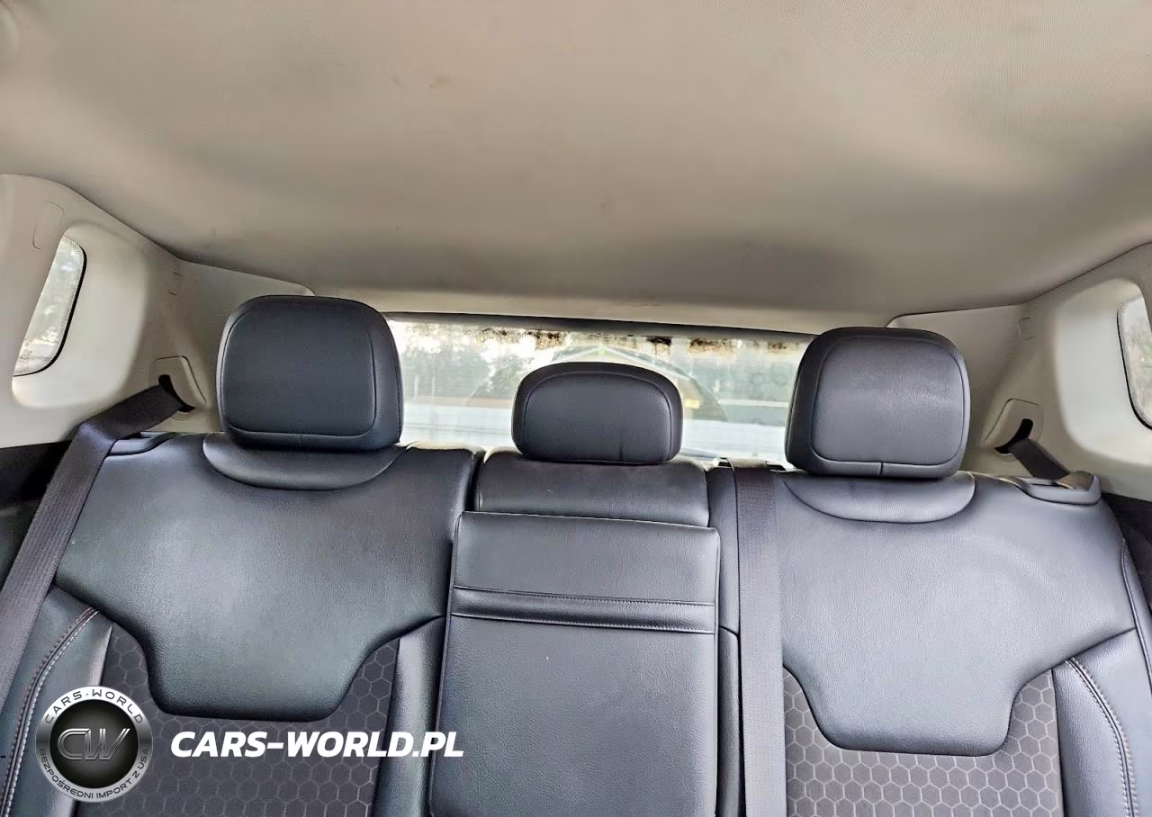 2019 Jeep Compass Latitude VIN:3C4NJDBB2KT749901 - 10