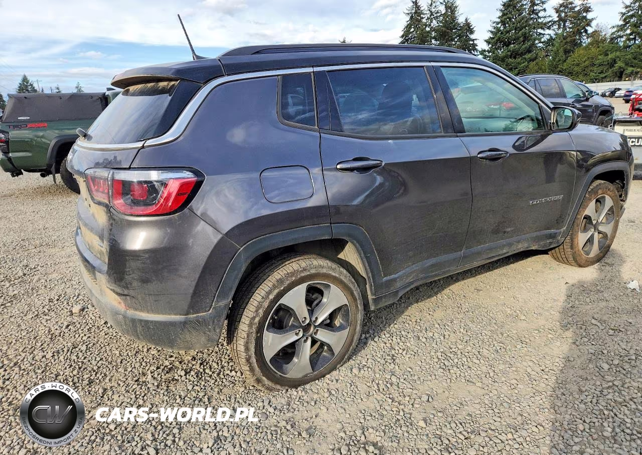 2019 Jeep Compass Latitude VIN:3C4NJDBB2KT749901 - 3