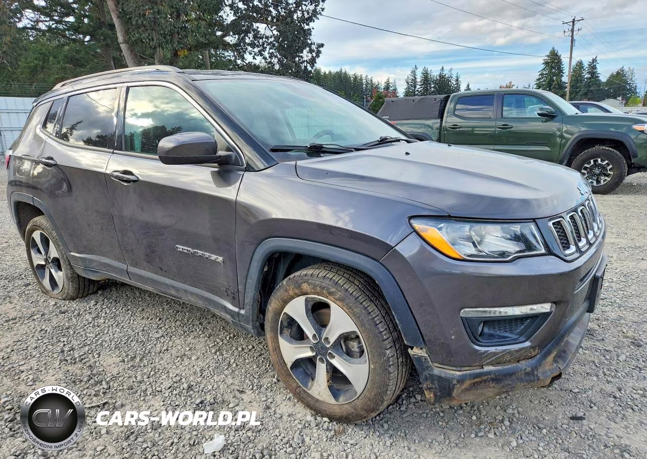 2019 Jeep Compass Latitude VIN:3C4NJDBB2KT749901 - 4