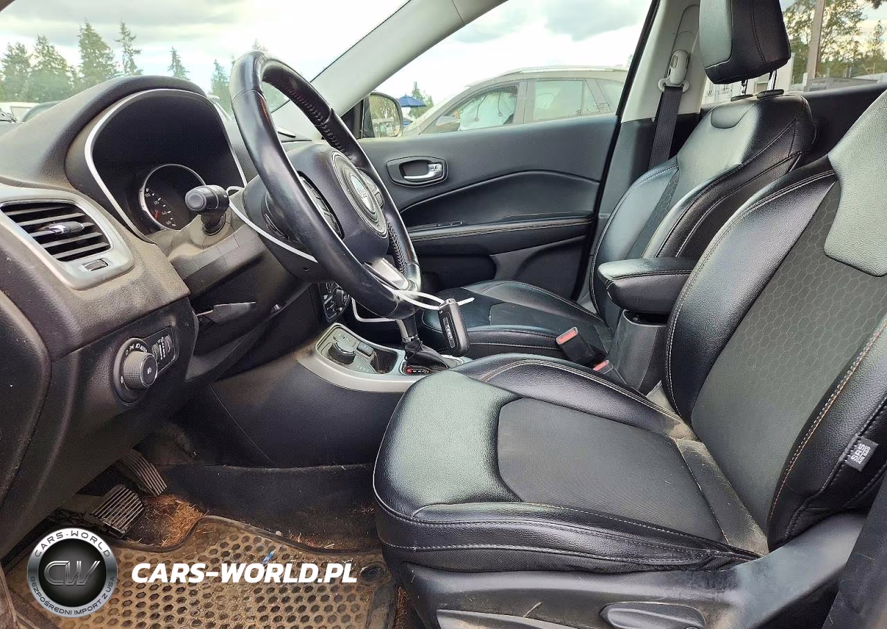2019 Jeep Compass Latitude VIN:3C4NJDBB2KT749901 - 7