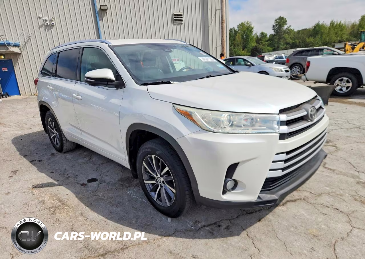 2018 Toyota Highlander Xle VIN:5TDJZRFH6JS801879 - 4