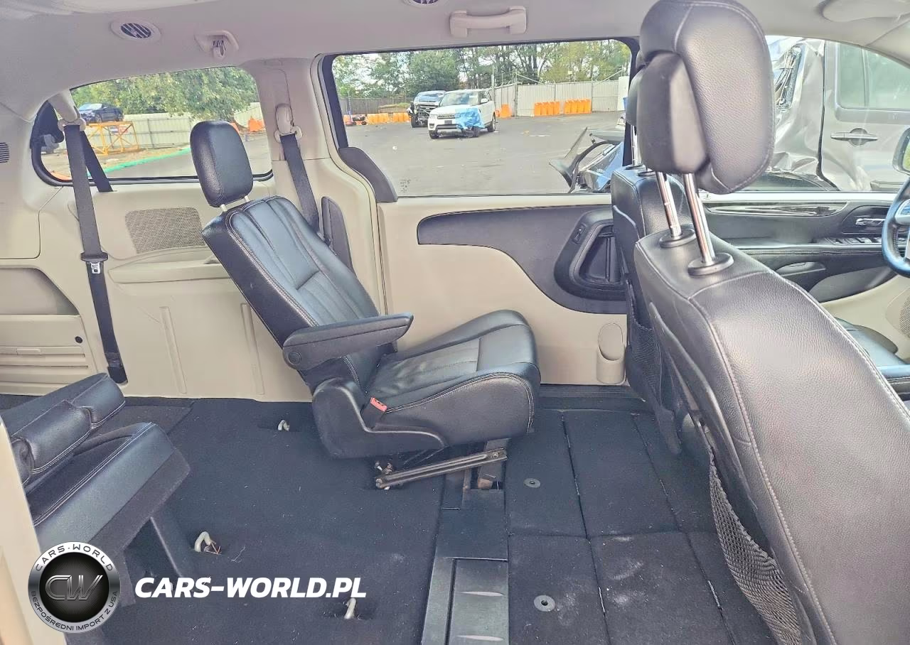 2014 Chrysler Town & Country Touring VIN:2C4RC1BG9ER247044 - 10