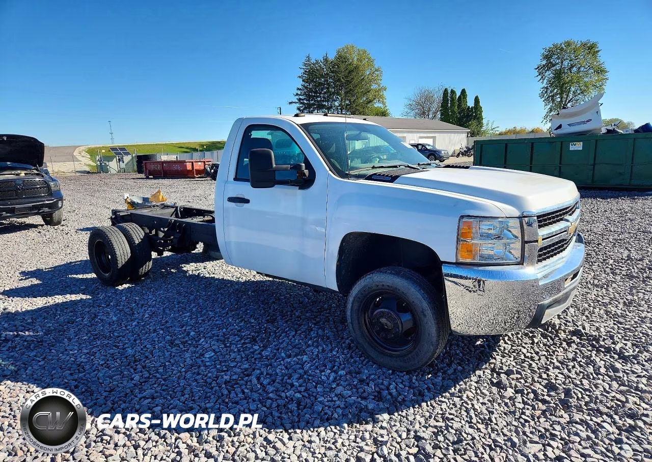 2010 Chevrolet Silverado K3500 VIN:1GB6KZBKXAF133939 - 4