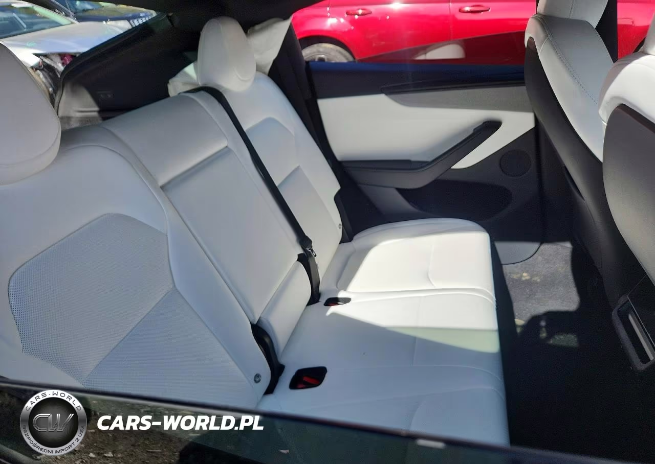 2026 Tesla Model Y VIN:7SAYGDED3TF658602 - 10