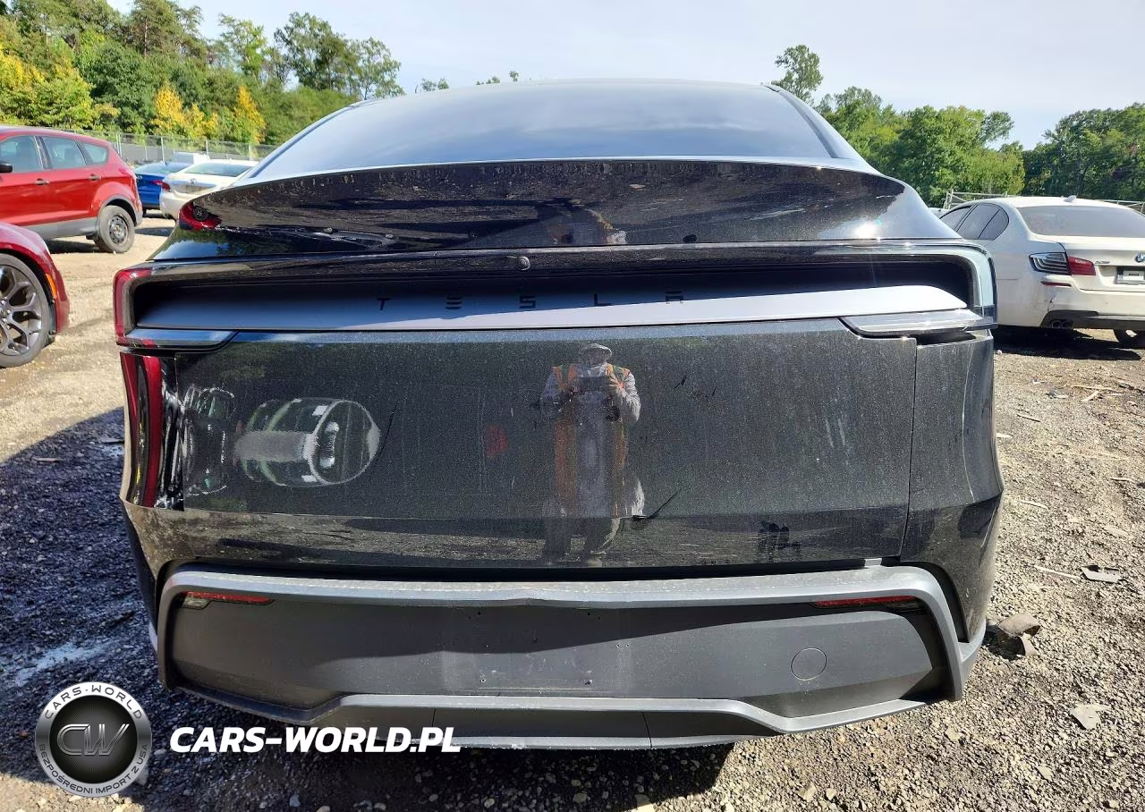 2026 Tesla Model Y VIN:7SAYGDED3TF658602 - 6