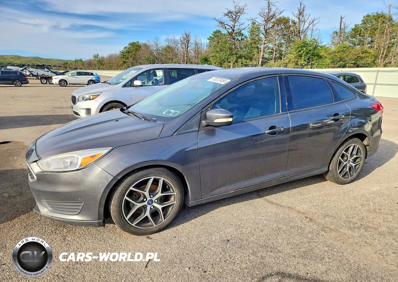 2017 Ford Focus VIN:1FADP3E21HL261940 - 1