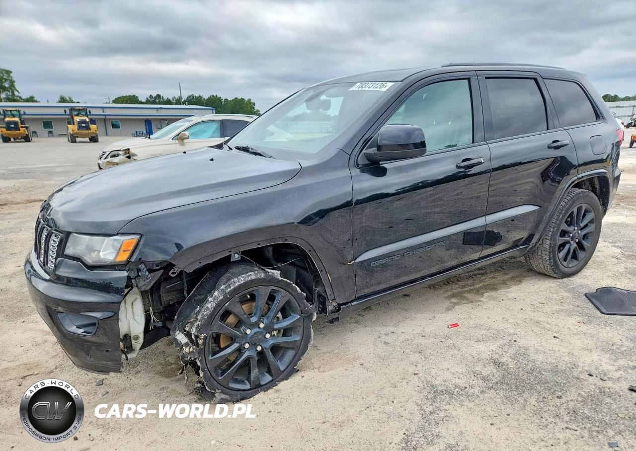 2017 Jeep Grand Cherokee Laredo VIN:1C4RJEAG0HC702858 - 1