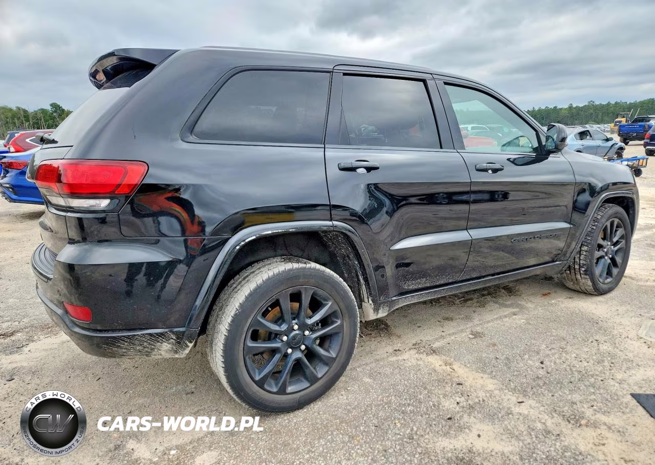 2017 Jeep Grand Cherokee Laredo VIN:1C4RJEAG0HC702858 - 3