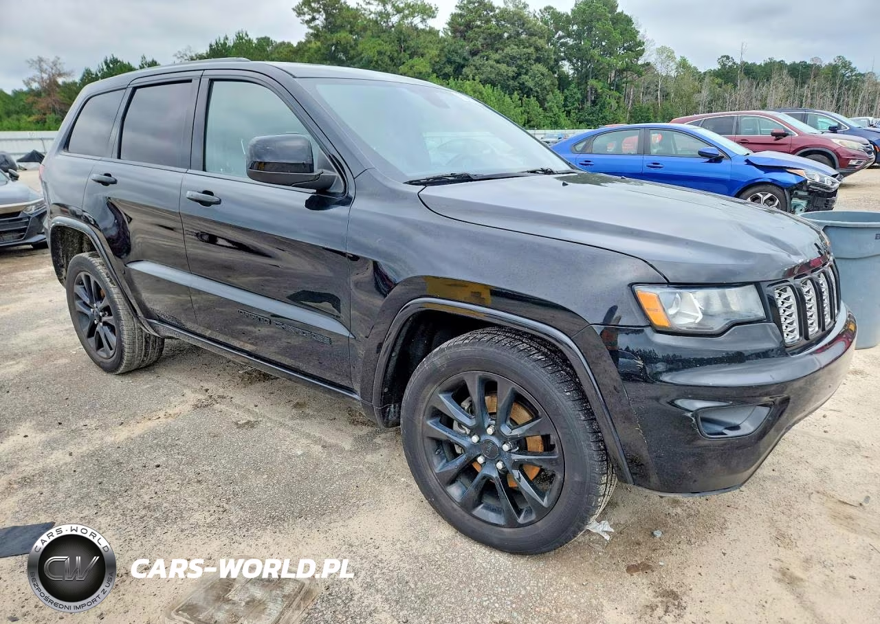 2017 Jeep Grand Cherokee Laredo VIN:1C4RJEAG0HC702858 - 4