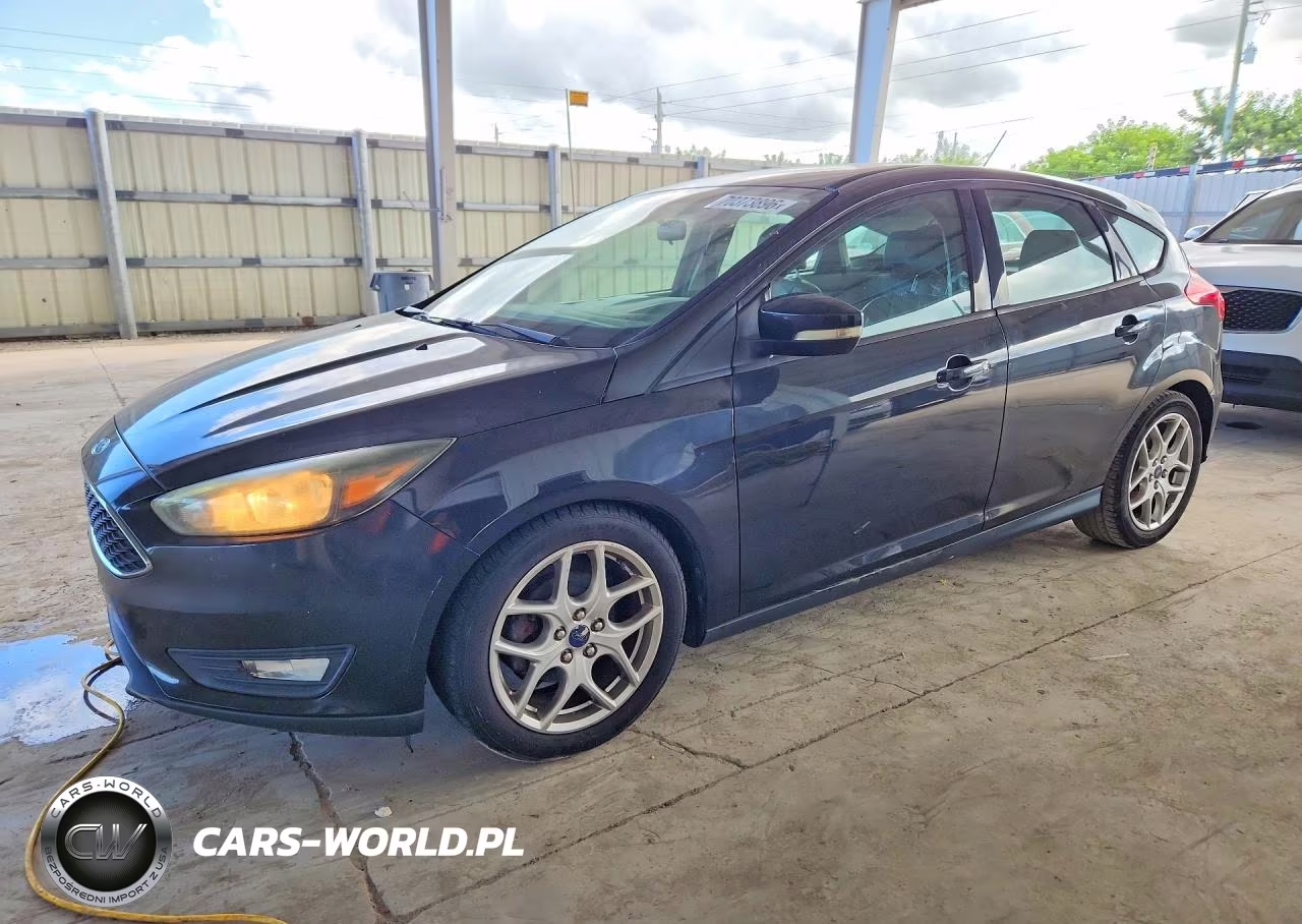 2015 Ford Focus Se VIN:1FADP3K2XFL345515 - 1
