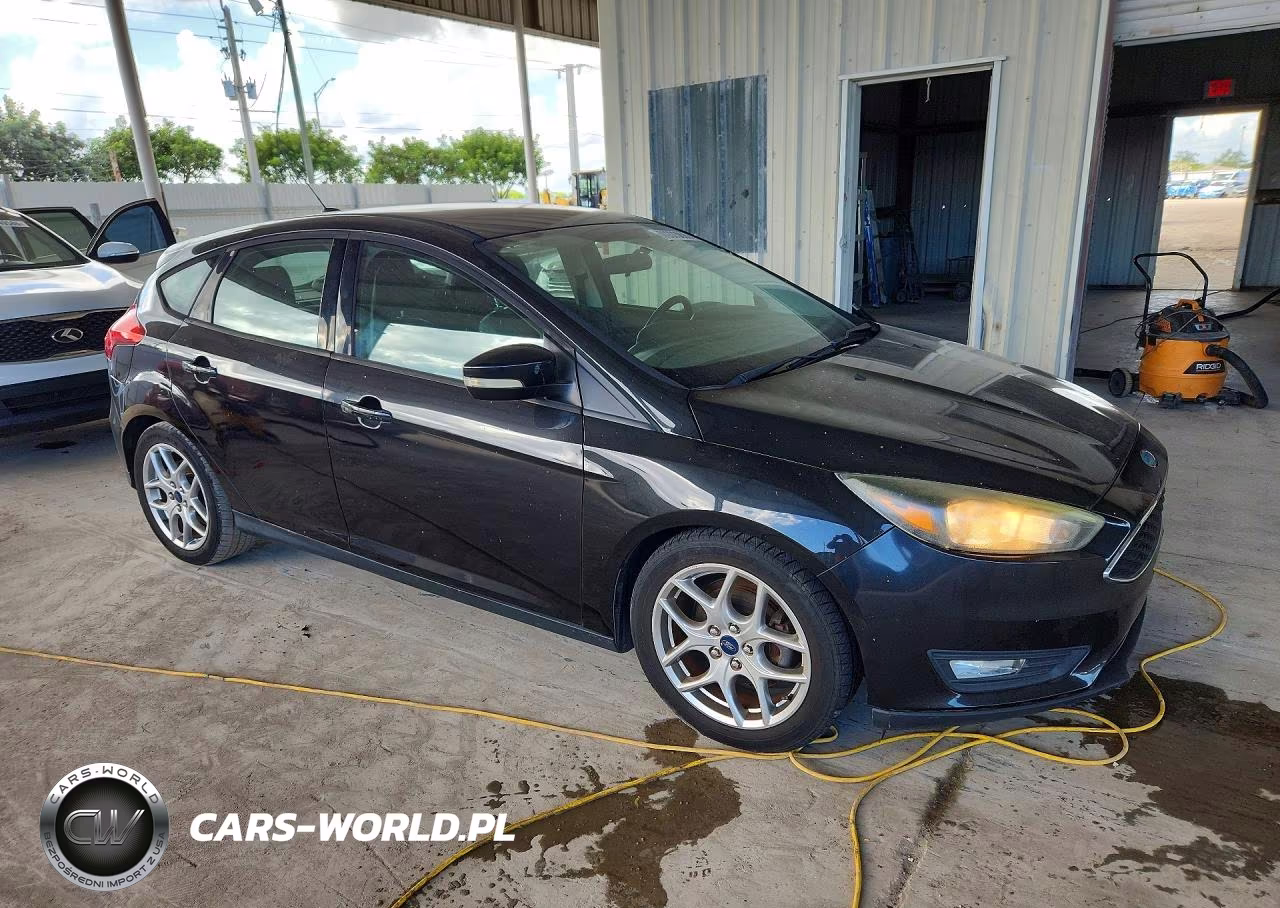 2015 Ford Focus Se VIN:1FADP3K2XFL345515 - 4