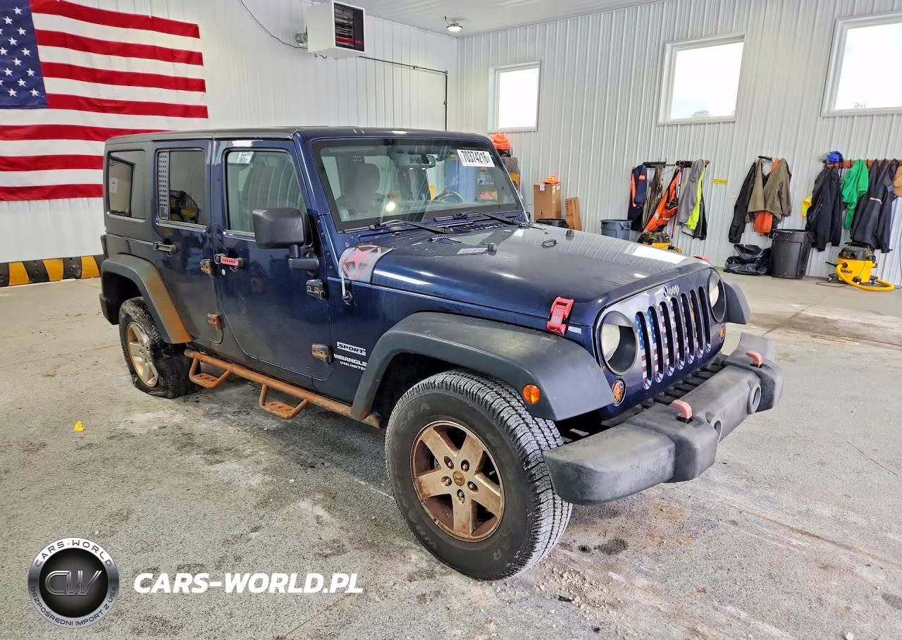 2013 Jeep Wrangler Unlimited Sport VIN:1C4BJWDG8DL537896 - 4