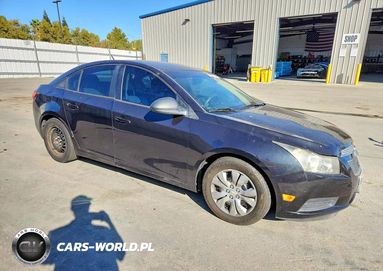 2013 Chevrolet Cruze Ls VIN:1G1PA5SG9D7329143 - 4