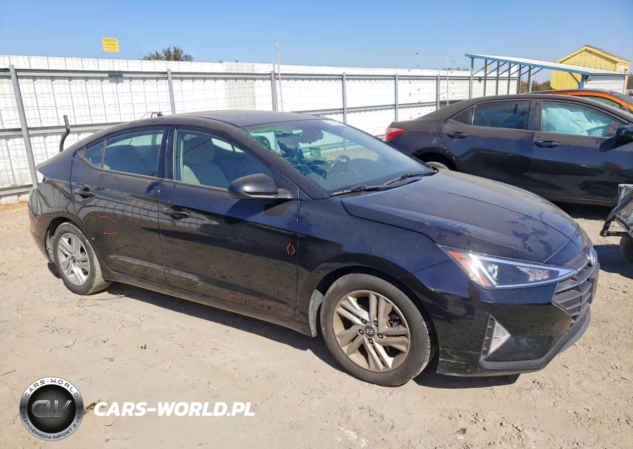 2019 Hyundai Elantra Value Edition VIN:5NPD84LF9KH460295 - 4