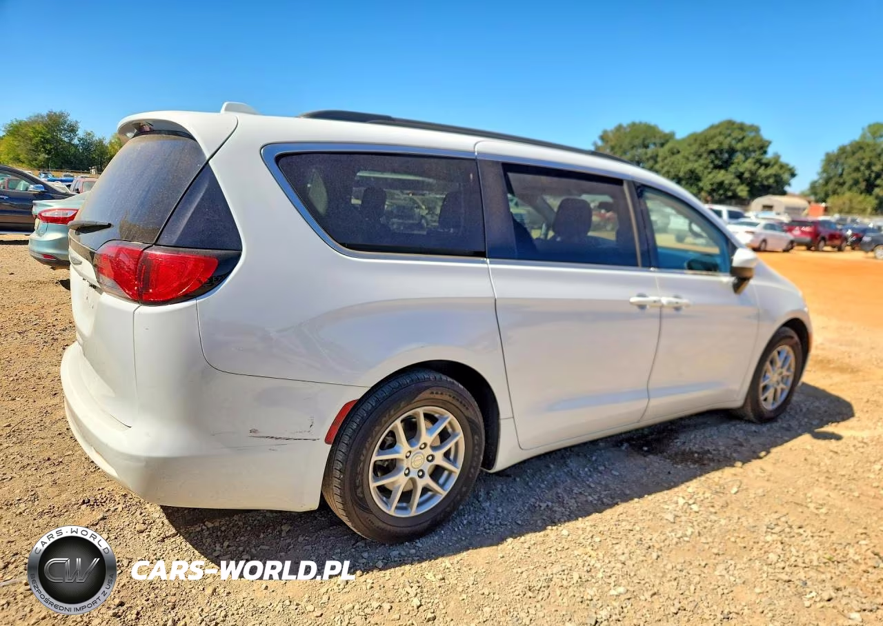 2020 Chrysler Voyager Lxi VIN:2C4RC1DG2LR172570 - 3