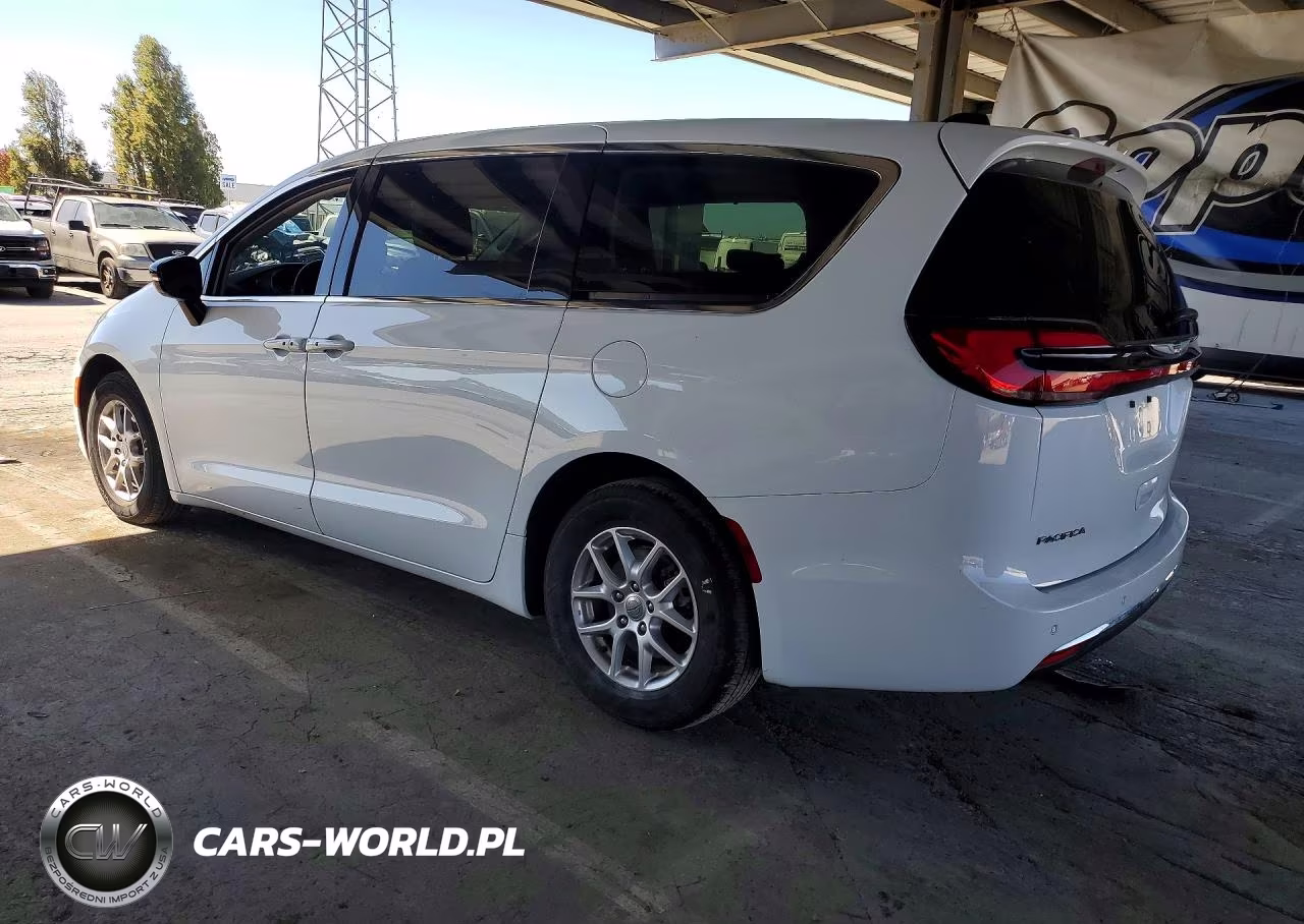 2024 Chrysler Pacifica Touring L VIN:2C4RC1BG2RR106449 - 2