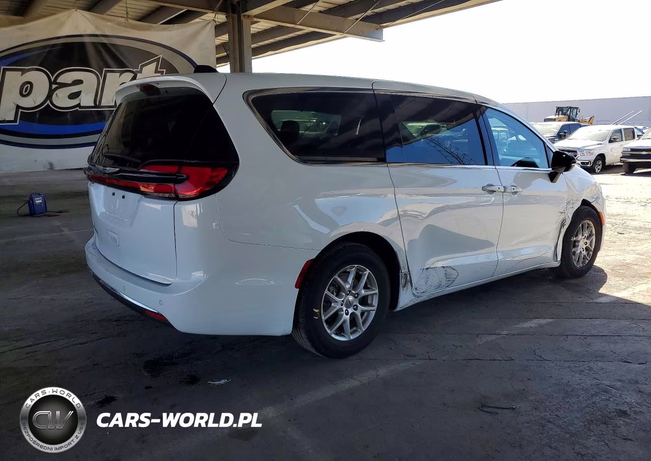 2024 Chrysler Pacifica Touring L VIN:2C4RC1BG2RR106449 - 3