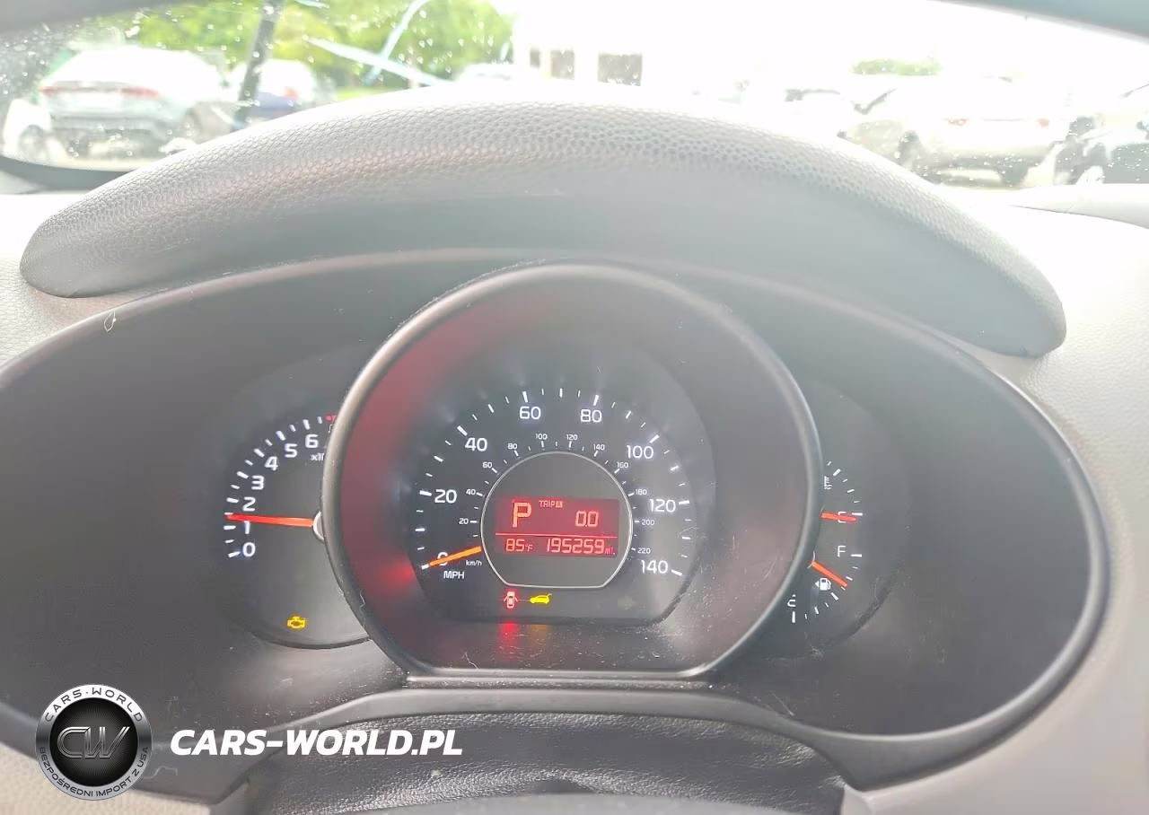 2015 Kia Soul + VIN:KNDJP3A50F7788435 - 9