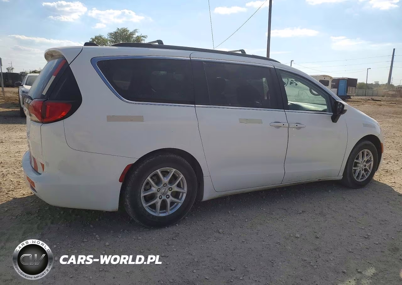 2021 Chrysler Voyager Lxi VIN:2C4RC1DG3MR512052 - 3