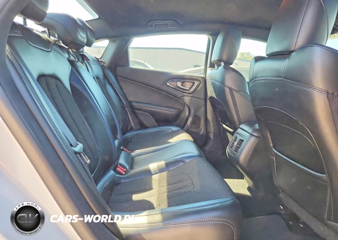 2015 Chrysler 200 S VIN:1C3CCCDG9FN543831 - 10