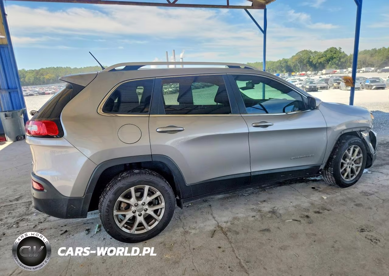 2017 Jeep Cherokee Latitude VIN:1C4PJLCB9HW661299 - 3