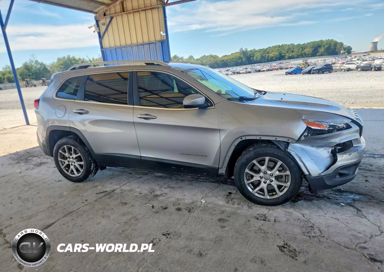 2017 Jeep Cherokee Latitude VIN:1C4PJLCB9HW661299 - 4