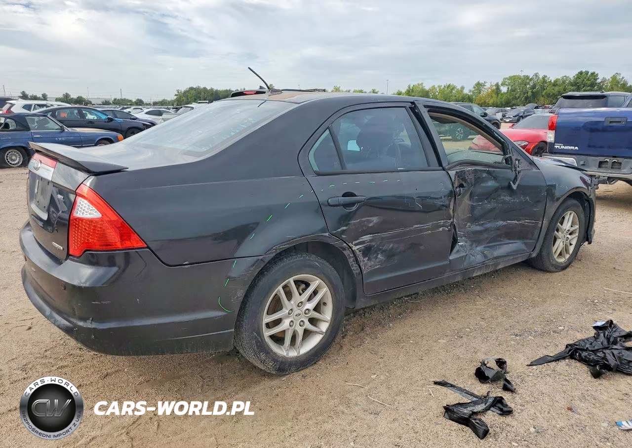 2010 Ford Fusion S VIN:3FAHP0GA1AR402436 - 3