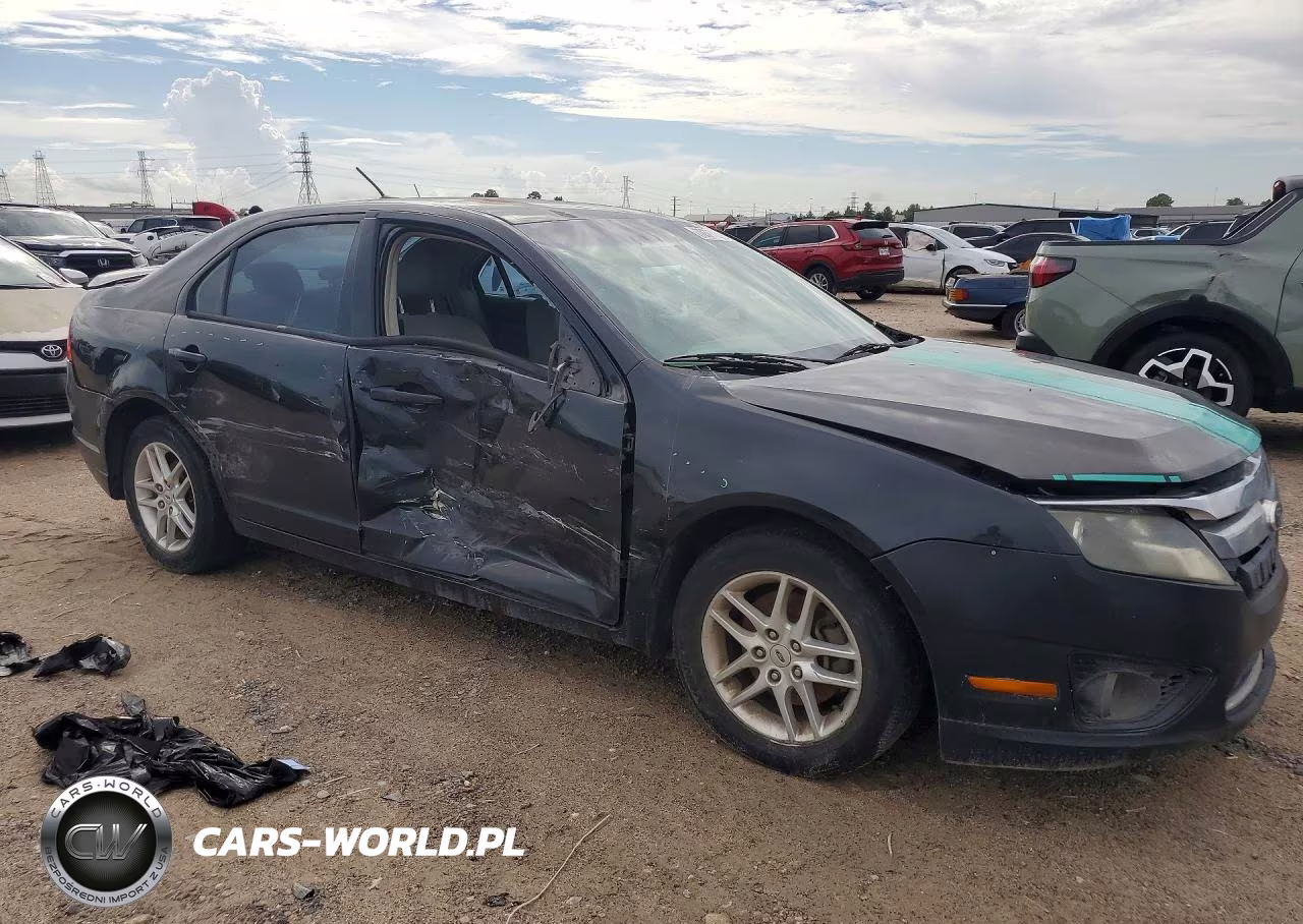 2010 Ford Fusion S VIN:3FAHP0GA1AR402436 - 4
