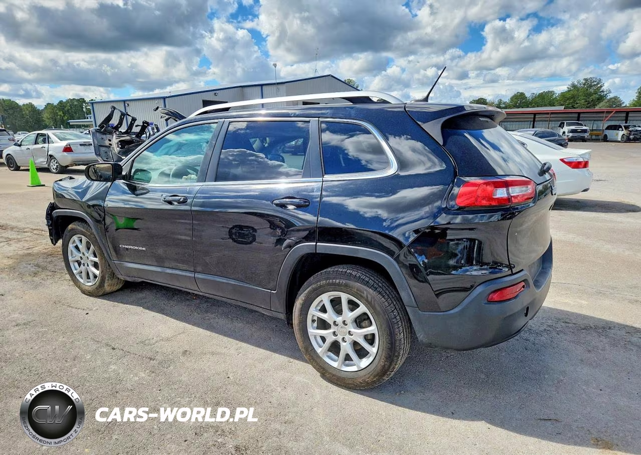 2018 Jeep Cherokee Latitude VIN:1C4PJLCBXJD553596 - 2