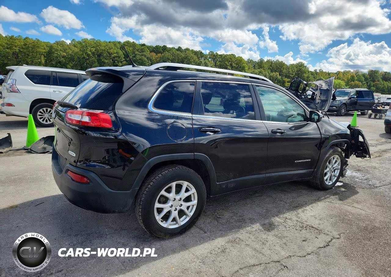 2018 Jeep Cherokee Latitude VIN:1C4PJLCBXJD553596 - 3