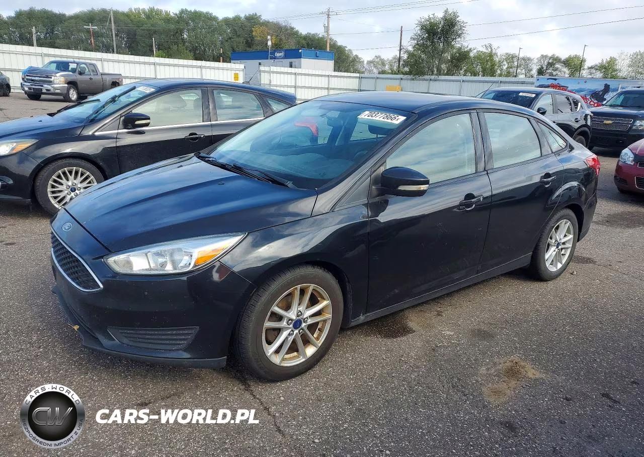 2015 Ford Focus Se VIN:1FADP3F22FL319677 - 1