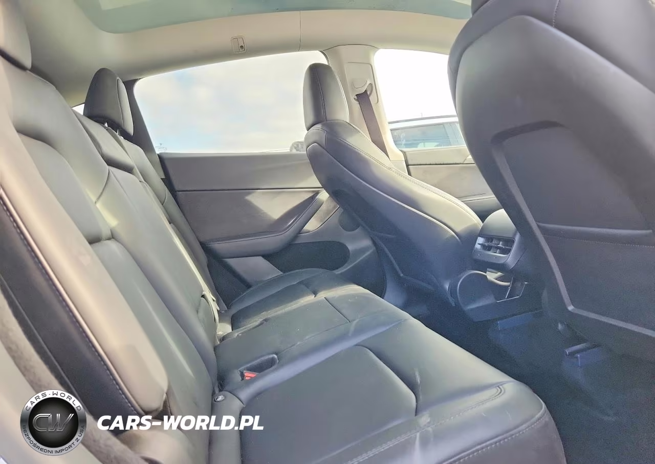 2024 Tesla Model Y VIN:7SAYGDED2RF035707 - 11