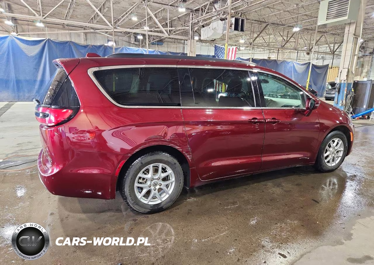 2022 Chrysler Pacifica Touring L VIN:2C4RC1BG9NR217915 - 3
