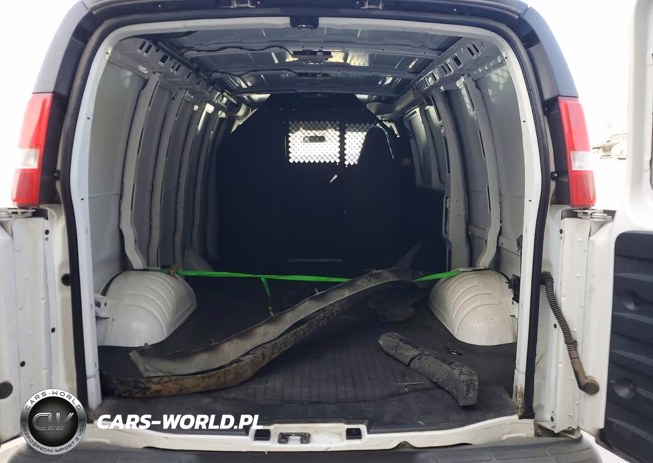 2025 Chevrolet Express 2500 Cargo Delivery Van VIN:1GCWGAFP1S1182157 - 10