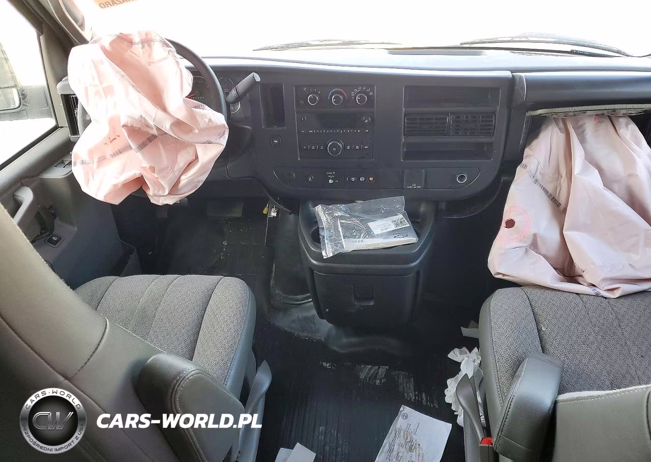 2025 Chevrolet Express 2500 Cargo Delivery Van VIN:1GCWGAFP1S1182157 - 8