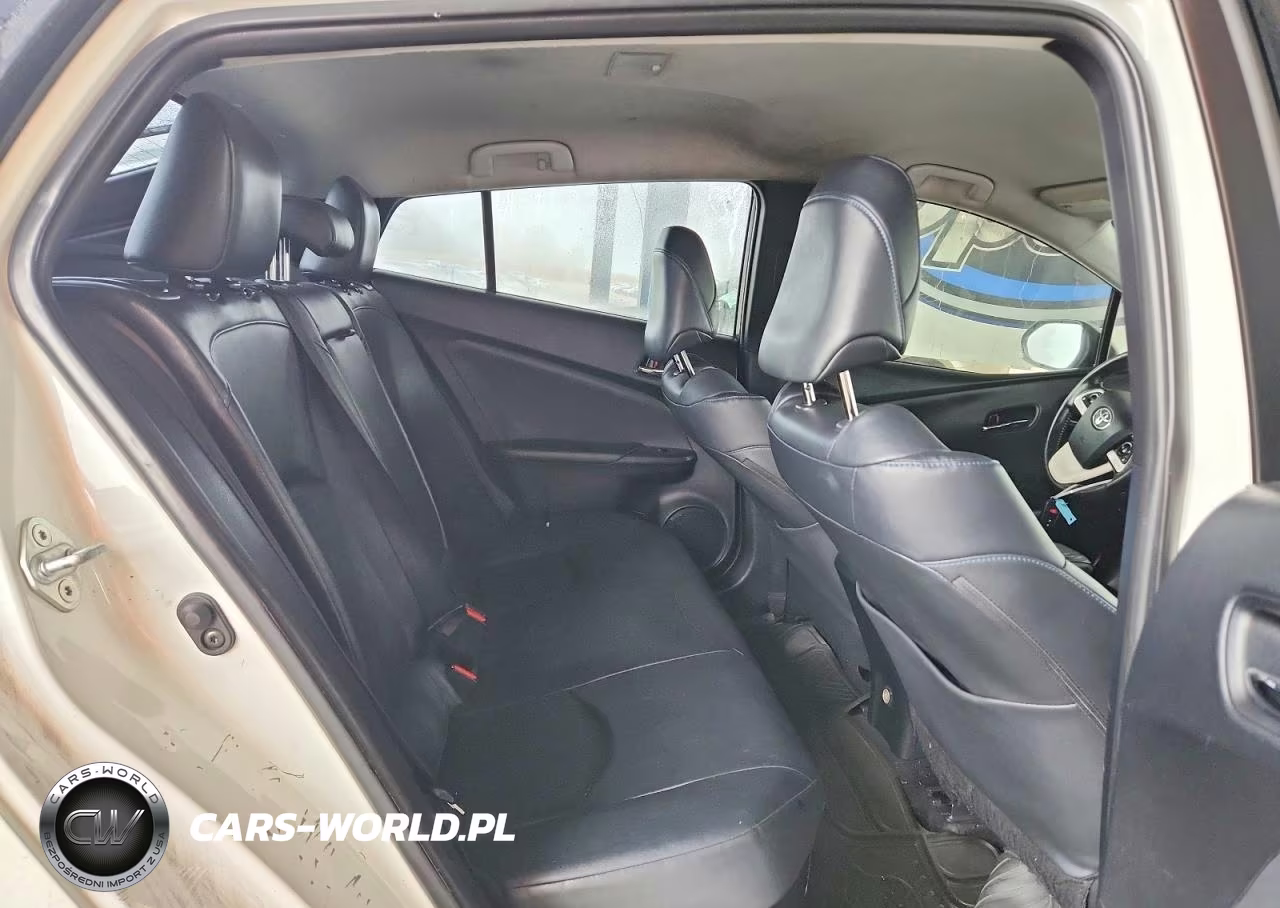 2018 Toyota Prius Three Touring VIN:JTDKARFU0J3065127 - 10