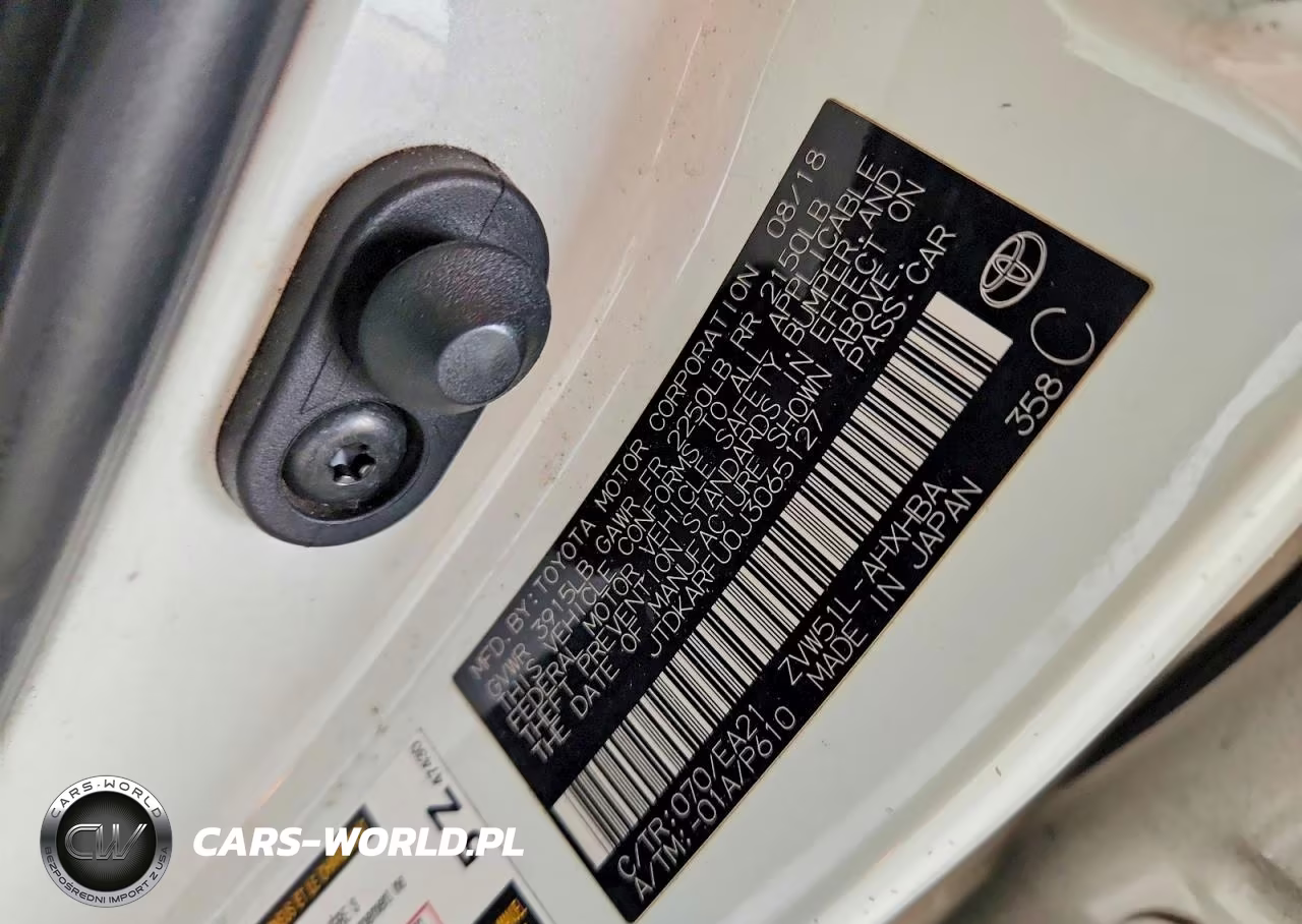 2018 Toyota Prius Three Touring VIN:JTDKARFU0J3065127 - 13