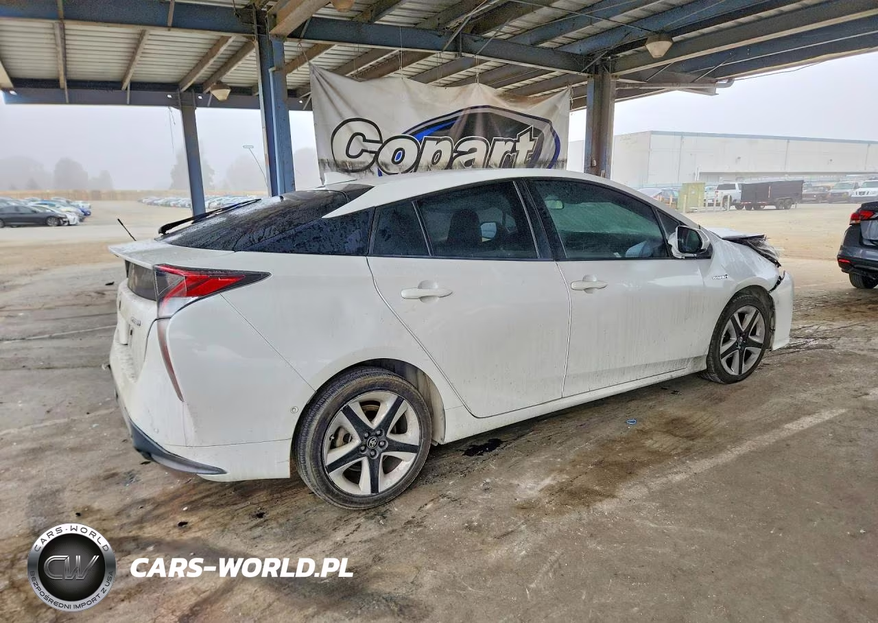 2018 Toyota Prius Three Touring VIN:JTDKARFU0J3065127 - 3
