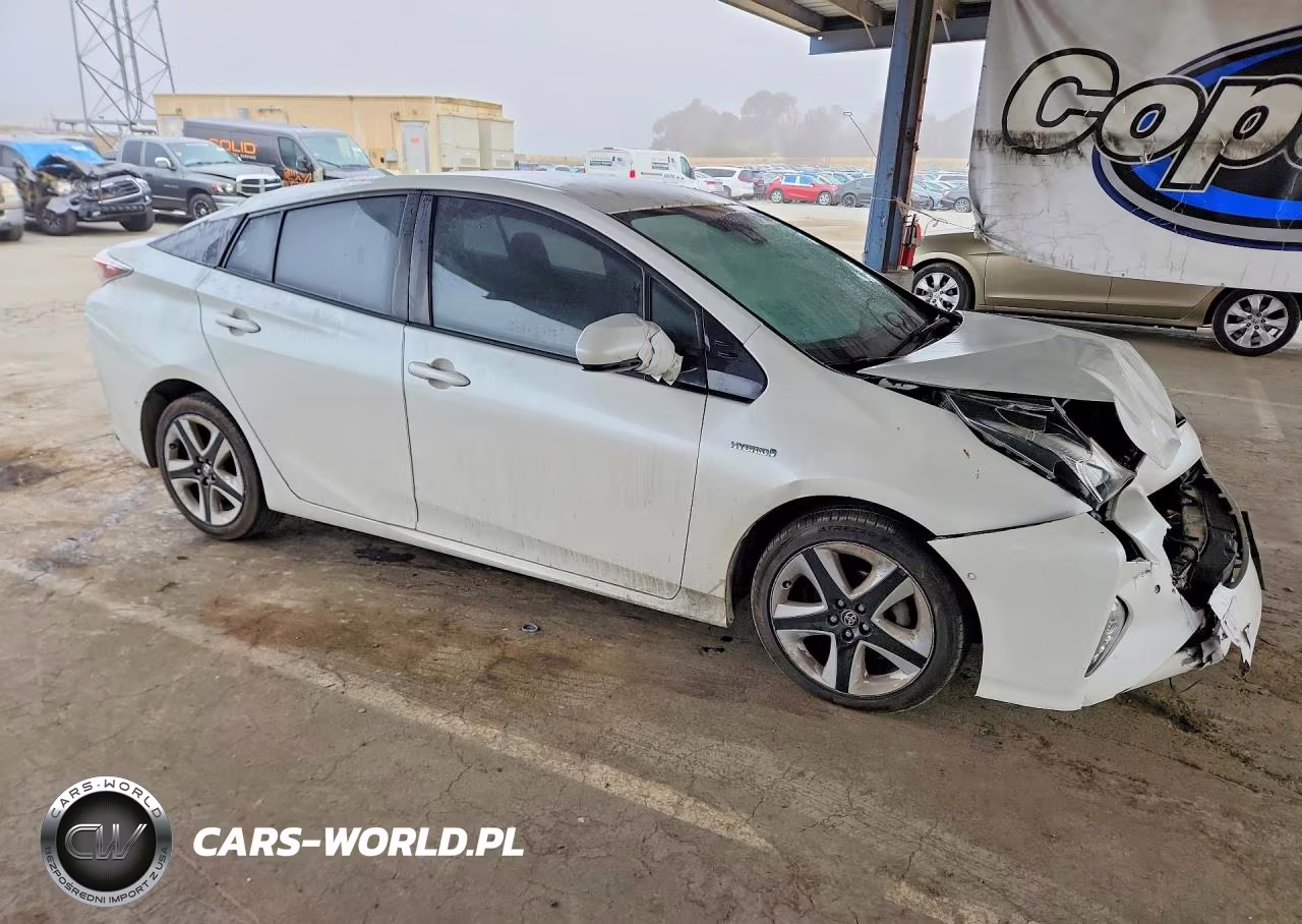 2018 Toyota Prius Three Touring VIN:JTDKARFU0J3065127 - 4